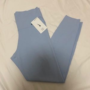 NEW Nike Luxe Yoga Leggings/Tights